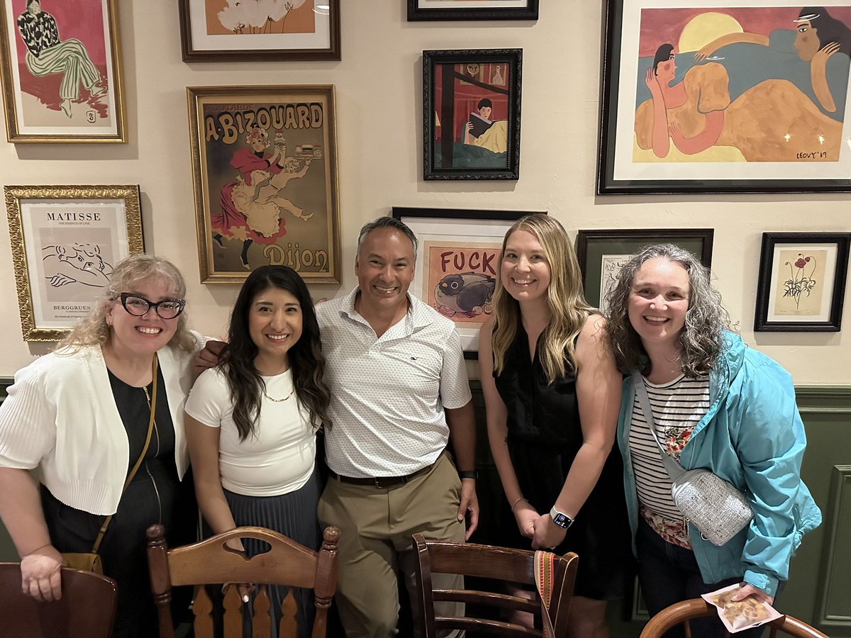 Love this group of humans who love art just as much as I do! Thank you <a href="/PlayCraftLearn/">Minecraft Education</a> for a magical dinner!