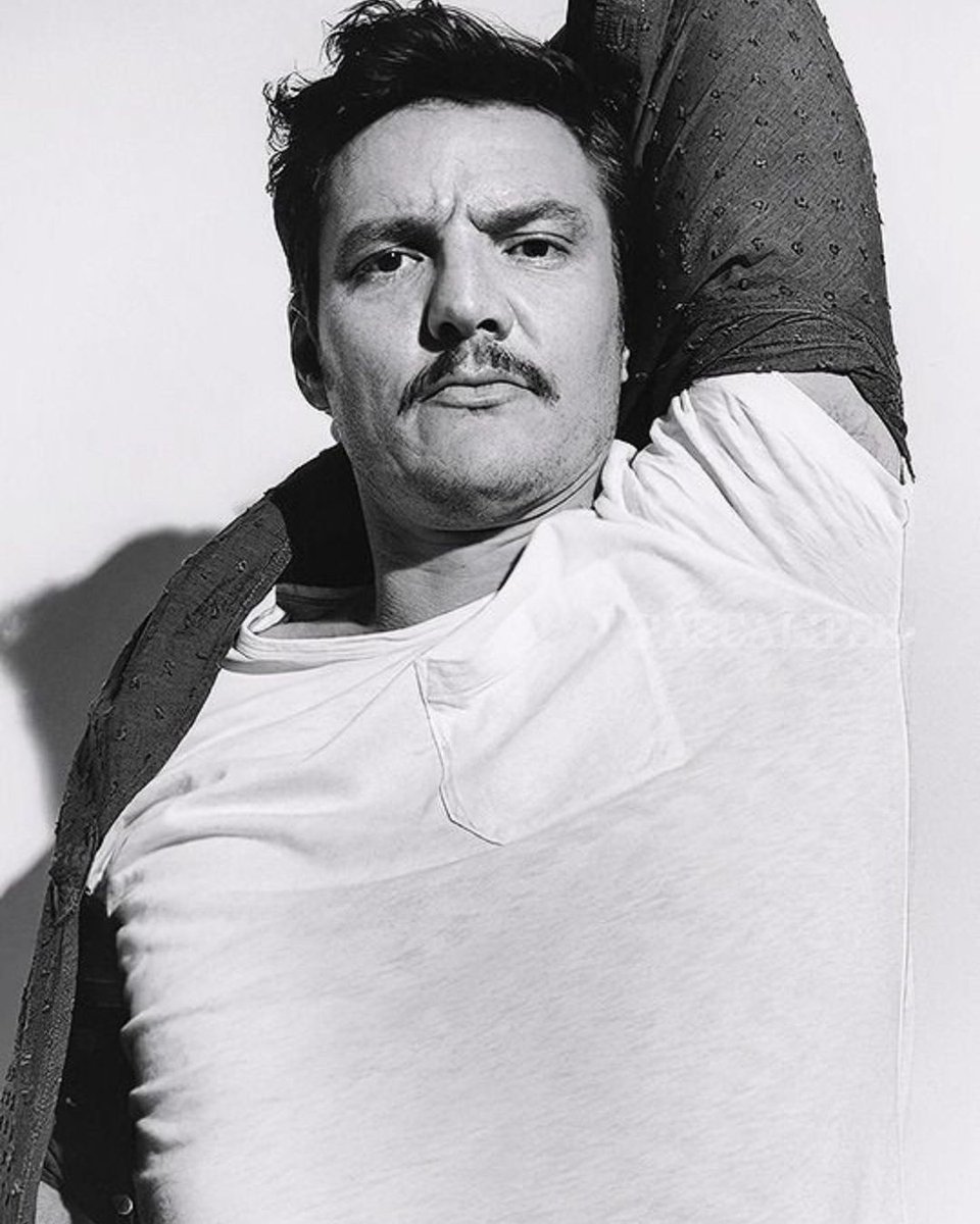 pascalypse's tweet photo. Mais uma sequência B&W, pra gente exaltar a beleza de Zé Pedro. 😮💨🫠
#PedroPascal #pedropascaledit #pascalipse https://t.co/vLQgfTf8F2