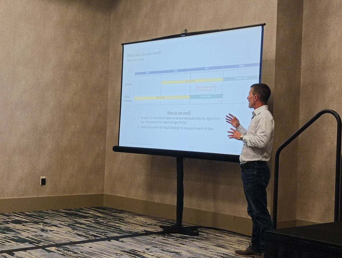 muthurangnathan's tweet photo. Marc Seewald does a deep dive on our IPM Predictive Planning in @oracle EPM Cloud, how to show forecast value add for predicting  vs naive forecast at #Kscope23
#predictiveanalytics #ai #CFO https://t.co/Guo18ve1Og