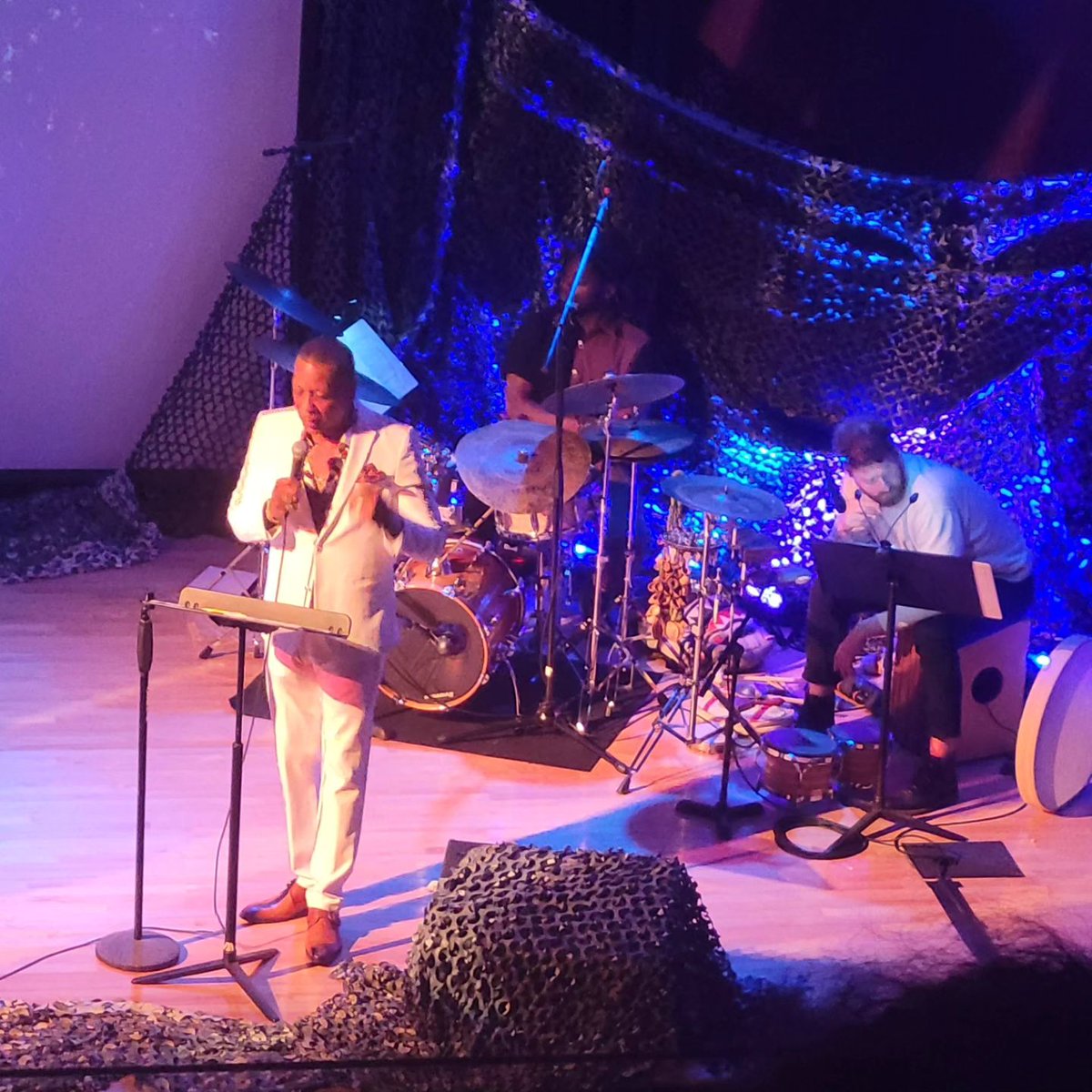 LandofCLE's tweet photo. Accompanied by jazz artist Dominick Farinacci, four Clevelanders recently took the stage to share their experiences with the criminal justice system in a live performance featuring music and spoken storytelling.
@Report4America / @MandyKraynak
https://t.co/af4wZyHUXm https://t.co/XWImGdMxzS