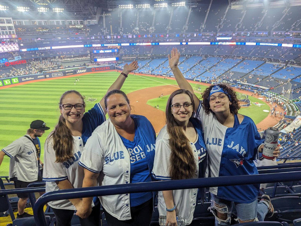 BaileyannMango's tweet photo. go blue jays !! 
#nextlevel
@BlueJays https://t.co/k9hlxFUQHH