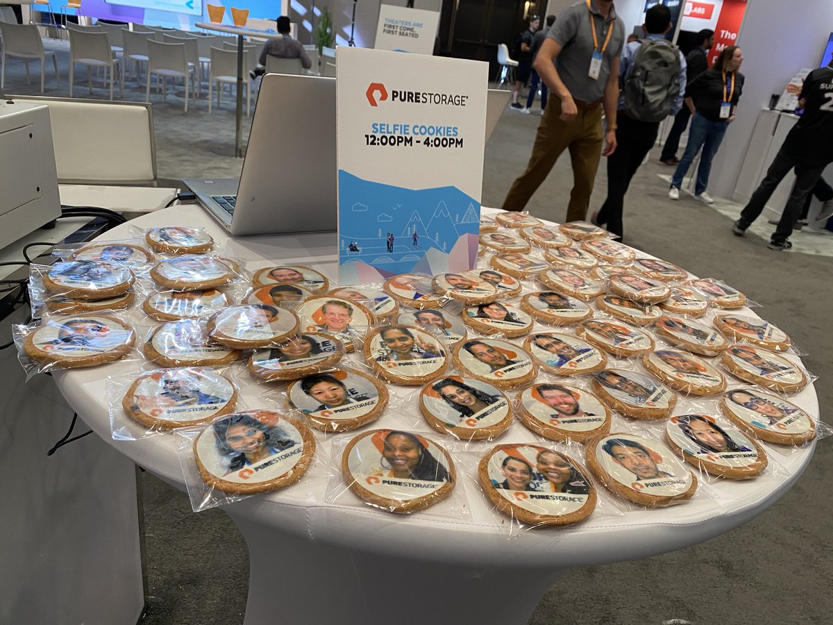 kkkida_twtr's tweet image. セルフィークッキー面白い！あと一時間やってるって！

#SnowflakeSummit #PureStorage