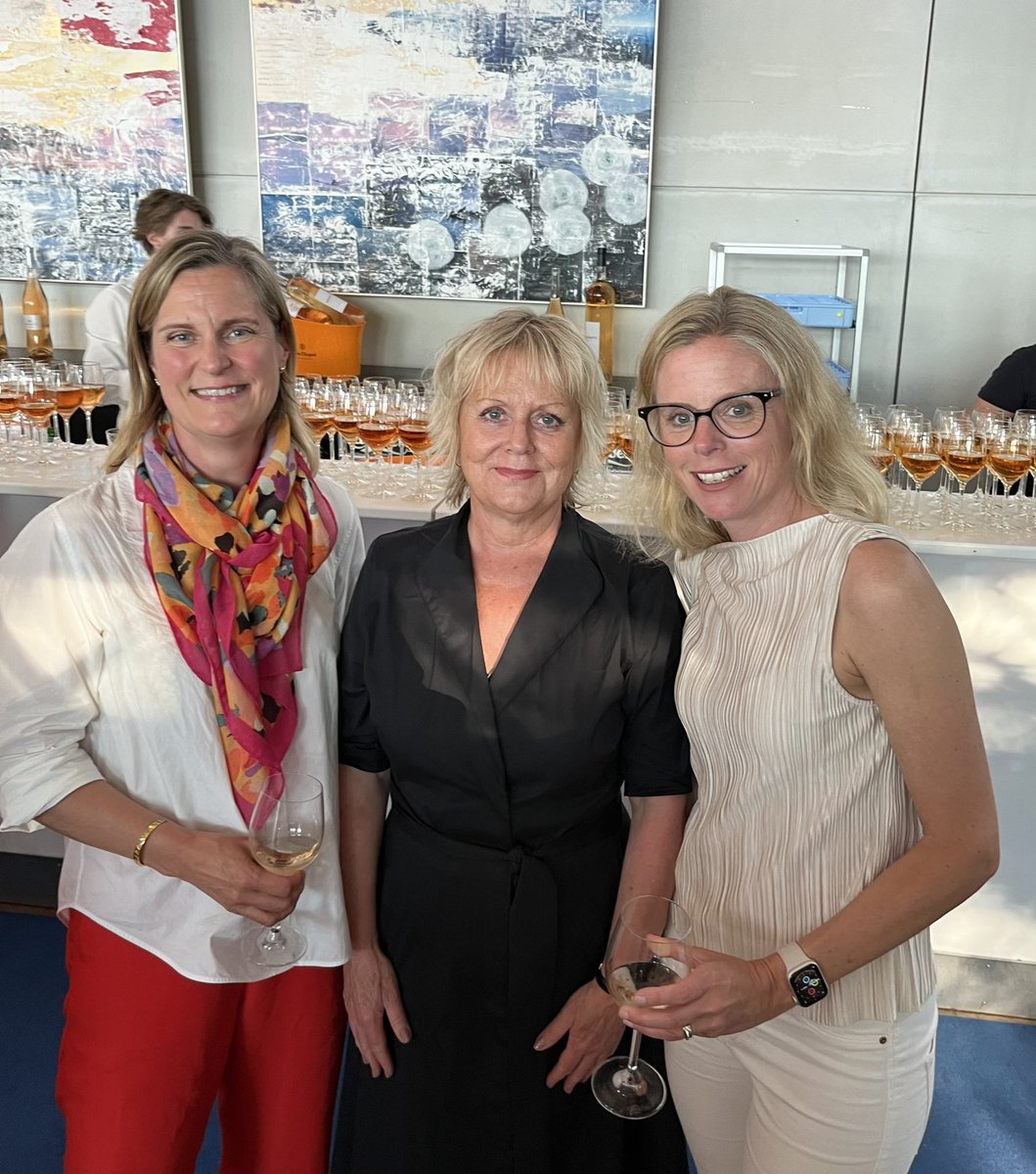 Kärt återseende träffa fantastiska Lena Ag på <a href="/RudPedersenG/">Rud Pedersen Group</a> mingel idag😊
#almedalen2023