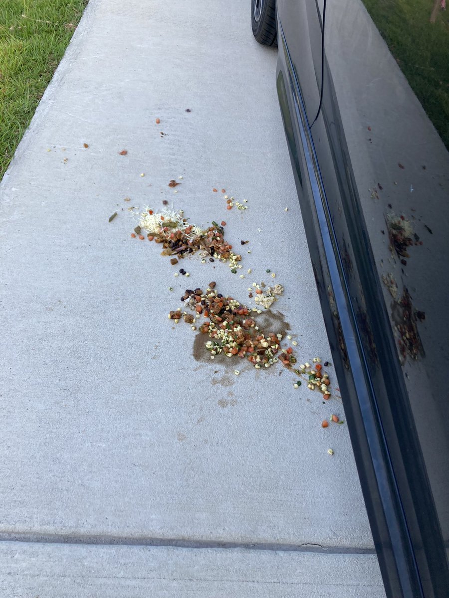 eluber_'s tweet image. Picked up chipotle because we don’t have time to prepare anything. Guess we just skip dinner tonight @ChipotleTweets unacceptable