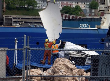 BREAKING - Coast Guard says presumed human remains were recovered within the wreckage of the Titan submarine

No word on who it is, the United States medical professionals will confirm all the information

#submarine #titanicsub #titanicsubmersible #breaking #news #breakingnews