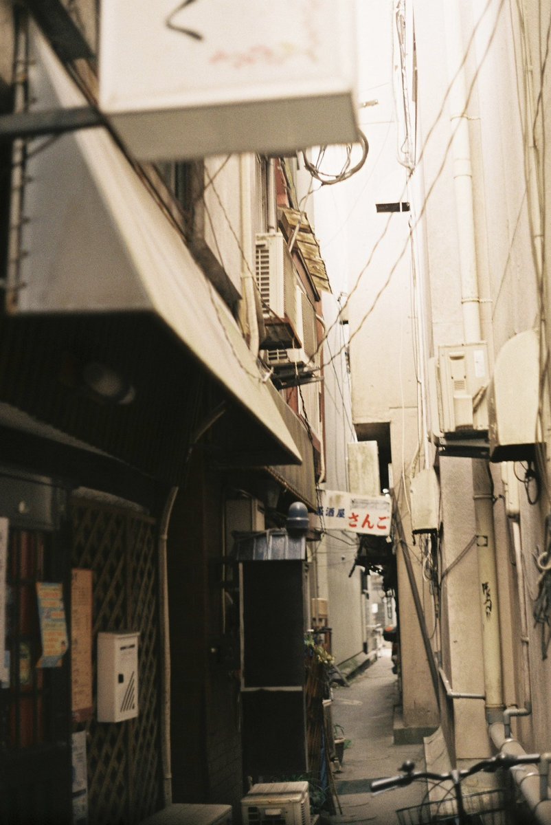 HisaFoto's tweet photo. 「#鹿児島Alley 」
.
.
.
#leica #leicaiiib #summitar #ズミタール  #beliveinfilm #ifyouleave #theanalogueproject #analogfeatures #analogue #filmphoto #filmcommunity #filmisnotdead #ishootfilm #filmcamera #フィルム #フィルムカメラ #鹿児島 #kagoshima #japan https://t.co/CsHeQOYnRc