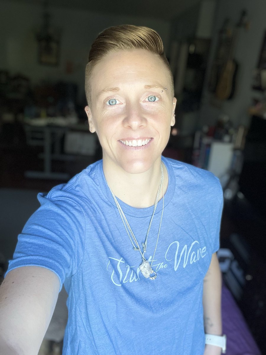kkfosterartist's tweet photo. Find this #STWEcoMerch t-shirt (along with another color) available for sale at #EDE2023 🩵♻️🌊

#Earpers #WynonnaEarp #BringWynonnaHome #E4L #StartTheWave @earpdivisionxpo https://t.co/ZK5PeLjeVq