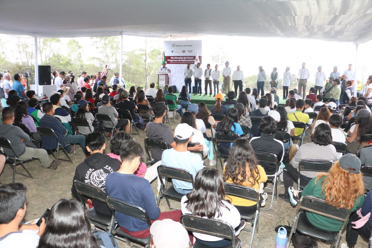 Muchas felicidades a todas y todos, sigamos haciendo equipo por el futuro de Puebla. #UnGobiernoPresente ✅