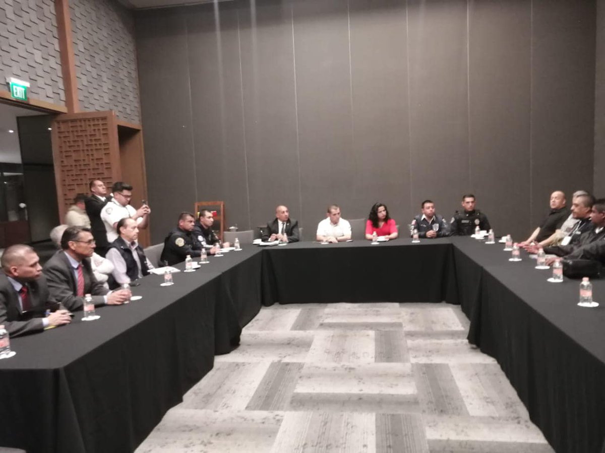 Dirección de Gobierno Alcaldía Cuajimalpa (@cuajimalpagob) on Twitter photo Por instrucciones del Alcalde <a href="/AdrianRubalcava/">Adrián Rubalcava</a> se realizó una Mesa de Coordinación para la Seguridad de los establecimientos mercantiles de los centros comerciales, Arcos Bosques, Pabellón Bosques y Centro Comercial Santa Fe. 1-2 Por instrucciones del Alcalde <a href="/AdrianRubalcava/">Adrián Rubalcava</a> se realizó una Mesa de Coordinación para la Seguridad de los establecimientos mercantiles de los centros comerciales, Arcos Bosques, Pabellón Bosques y Centro Comercial Santa Fe. 1-2