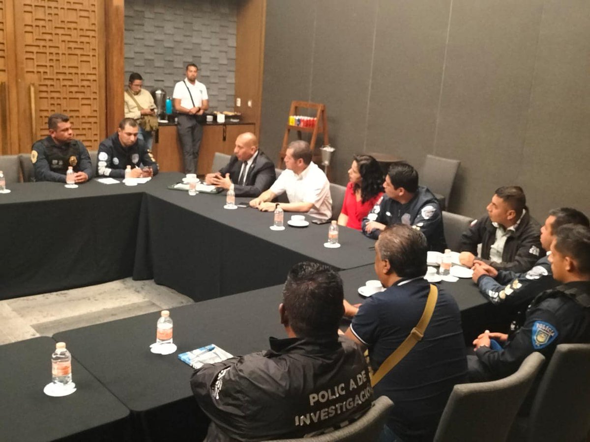 Dirección de Gobierno Alcaldía Cuajimalpa (@cuajimalpagob) on Twitter photo El Director de Gobierno Ulises García en conjunto con el Director de Seguridad, autoridades de la Guardia Nacional, de la #SSC de #CDMX y Policía Auxiliar revisaron la logística y coordinación entre las diferentes instituciones para el bien de la ciudadanía. <a href="/AdrianRubalcava/">Adrián Rubalcava</a> 2-2 El Director de Gobierno Ulises García en conjunto con el Director de Seguridad, autoridades de la Guardia Nacional, de la #SSC de #CDMX y Policía Auxiliar revisaron la logística y coordinación entre las diferentes instituciones para el bien de la ciudadanía. <a href="/AdrianRubalcava/">Adrián Rubalcava</a> 2-2