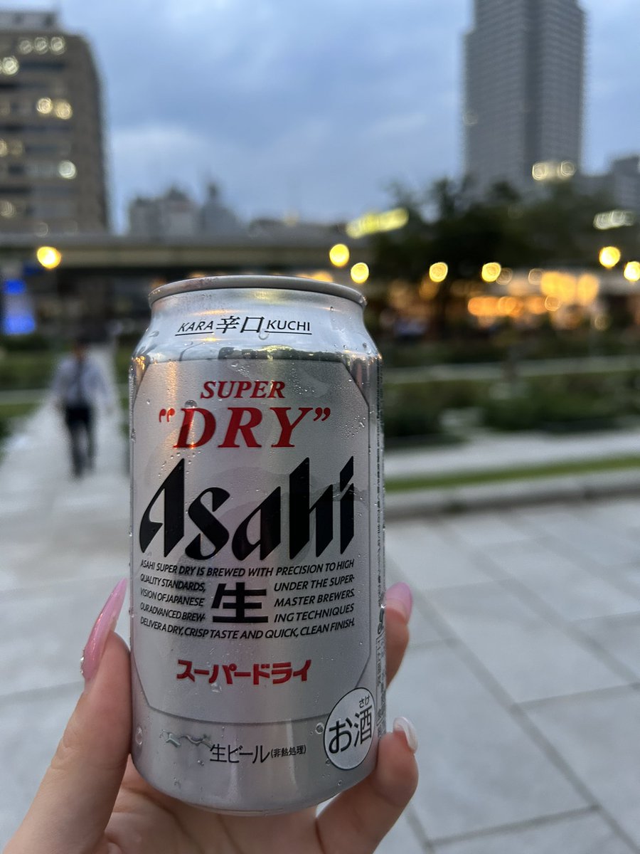「冬はボード、春夏秋は飲みの会」でビアガーデン😇🍻
まずは集合時間前にビアガーデン会場の前で０次会🥹🥹