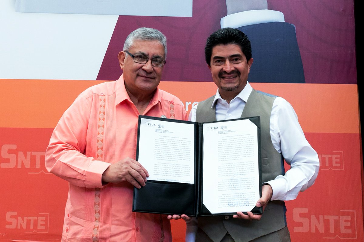 SnteNacional's tweet photo. El líder nacional del #SNTE 📚 Mtro. Alfonso Cepeda Salas entregó las Tomas de Nota 📜 emitidas por el @TFCA_mx 🏢 a los Secretarios Generales de @snteseccion9✔️ @seccionsnte10✔️ @secc11cdmx✔️ y @Seccion60SNTE✔️ que acreditan la legalidad de sus directivas electas el #14deJunio https://t.co/344Bi25VHt