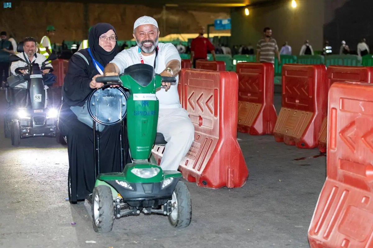 SPAregions's tweet photo. وزير النقل والخدمات اللوجستية يقف على أول رحلة "للسكوتر الكهربائي".
https://t.co/63FxAcBIKB
#واس_حج44 | #بسلام_آمنين
#واس_عام https://t.co/qJ7iESQVlT