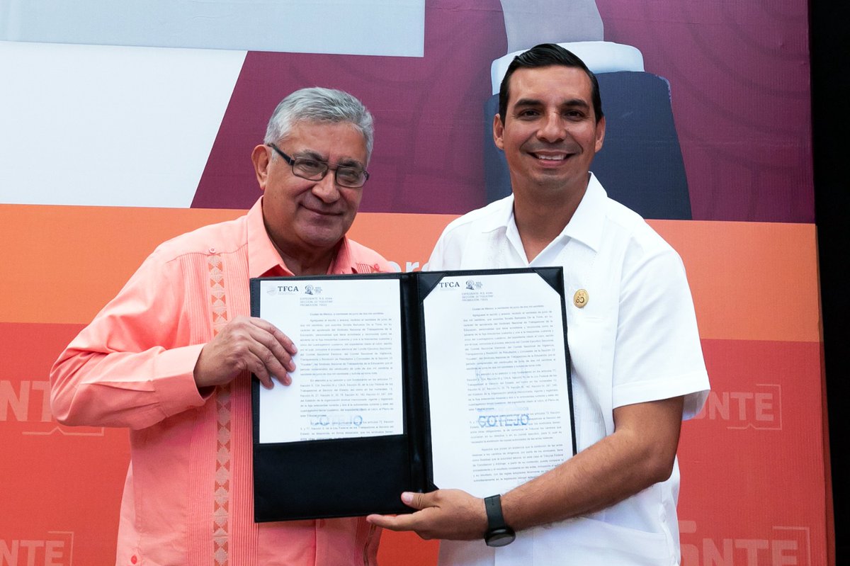 SnteNacional's tweet photo. El Prof. Emanuel González Chávez, líder de @SNTE33_Yucatan✔️ recibió la #TomaDeNota 📜 que emite el @TFCA_mx 🏢 Al entregar el documento, el Srio. Gral. del #SNTE 📚 Mtro. Alfonso Cepeda Salas, destacó que queda acreditada la legalidad de la directiva seccional

#SnteDemocrático https://t.co/syagMvG3Uh