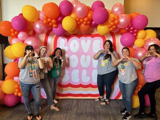 AmyRussell0920's tweet photo. This team is amazing and I’m so happy to be a part of it! This experience has been something I will never forget!! Love my school family! @DowlingTigers #GYTOFest23 https://t.co/qjIBz77LVS