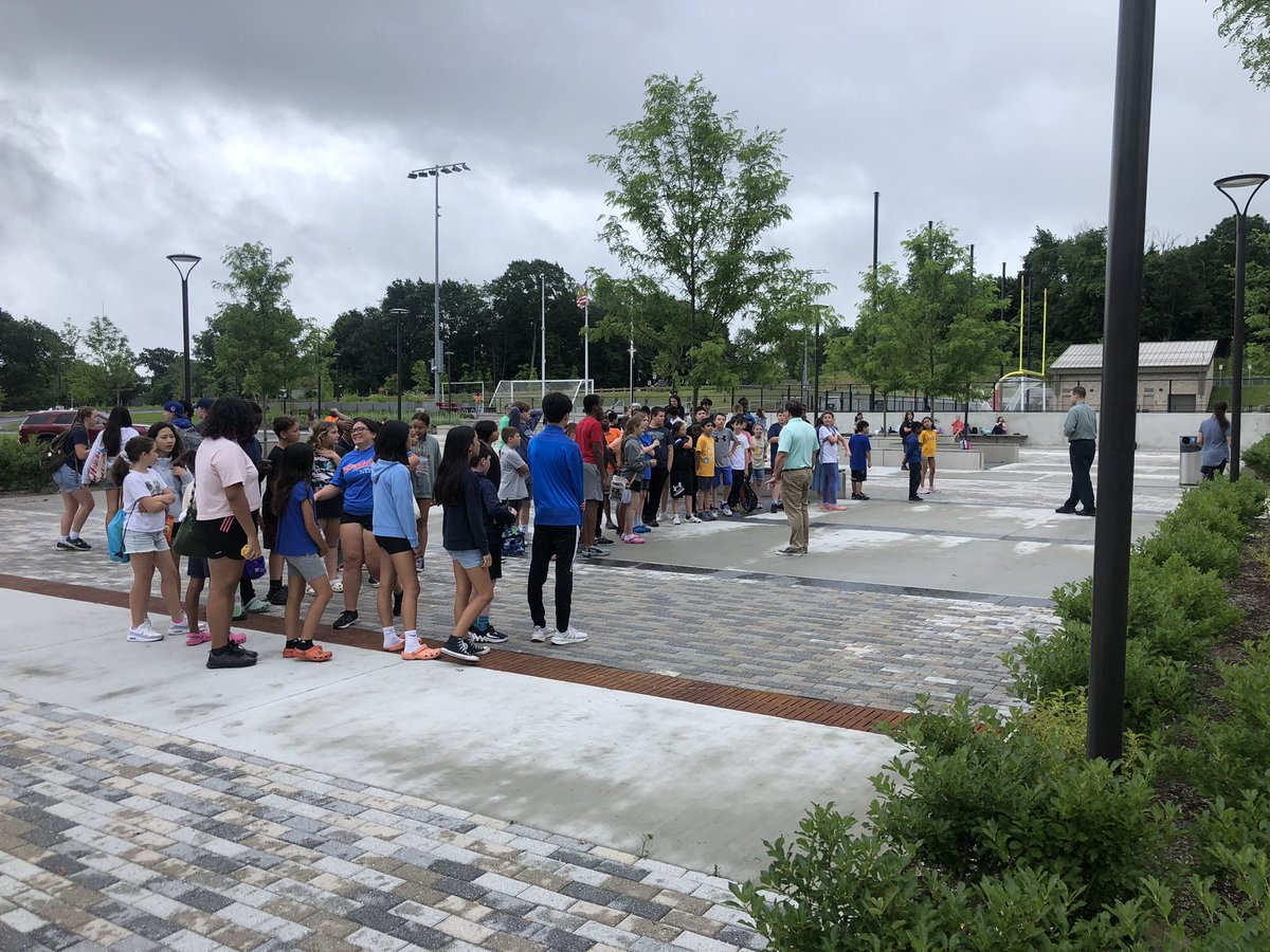 UnitesWorcester's tweet photo. This was the scene when the #KonaIce truck arrived and then the rain fell. Hope everyone had a chance to dry off! Can’t wait to hear your concert! @worcesterpublic @masscultural https://t.co/AXycpnL9kg