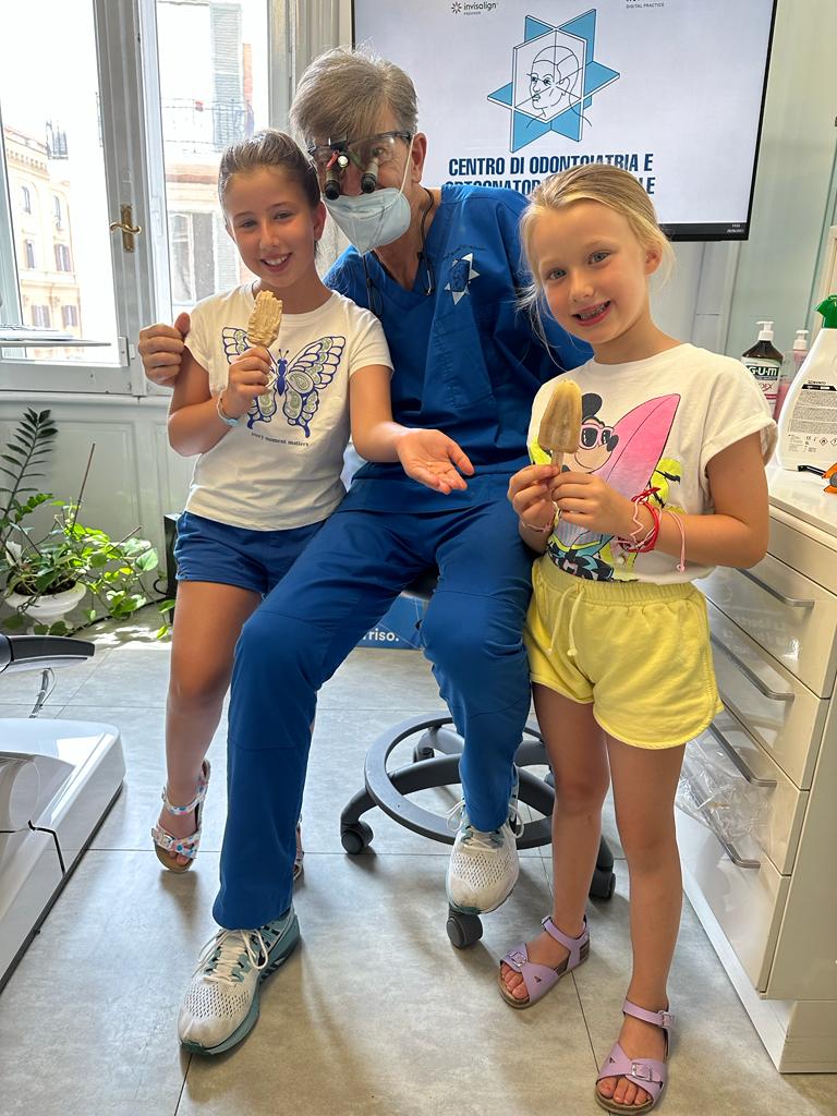 ProfRaoul's tweet photo. Nel mio #studio dopo ogni estrazione 🦷 c’è sempre una #dolce e #fresca ricompensa 🍦 https://t.co/sJeManQsDX