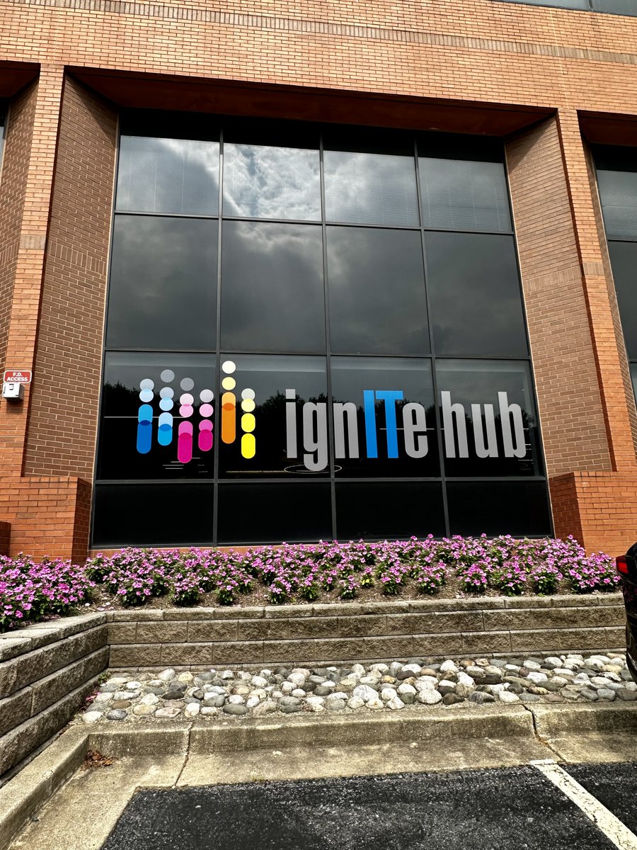 MontCoExec's tweet photo. It has been 1 year since we launched ignite Hub at @montgomerycoll. I want to thank our partners for helping us expand tech hubs in Montgomery County to help us develop the workforce which will spur economic growth and development. This hub is off to a great start!
#ignitehub https://t.co/YNJY2oFrVh