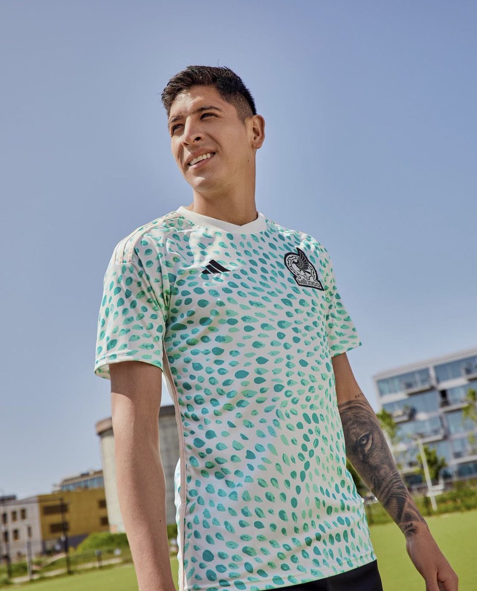 julioordz10's tweet photo. El día de mañana, la Selección Mexicana 🇲🇽 utilizará este uniforme para su segundo juego de la Copa Oro 2023 🏆 ante Haití 🇭🇹. https://t.co/z0U48ItlVI