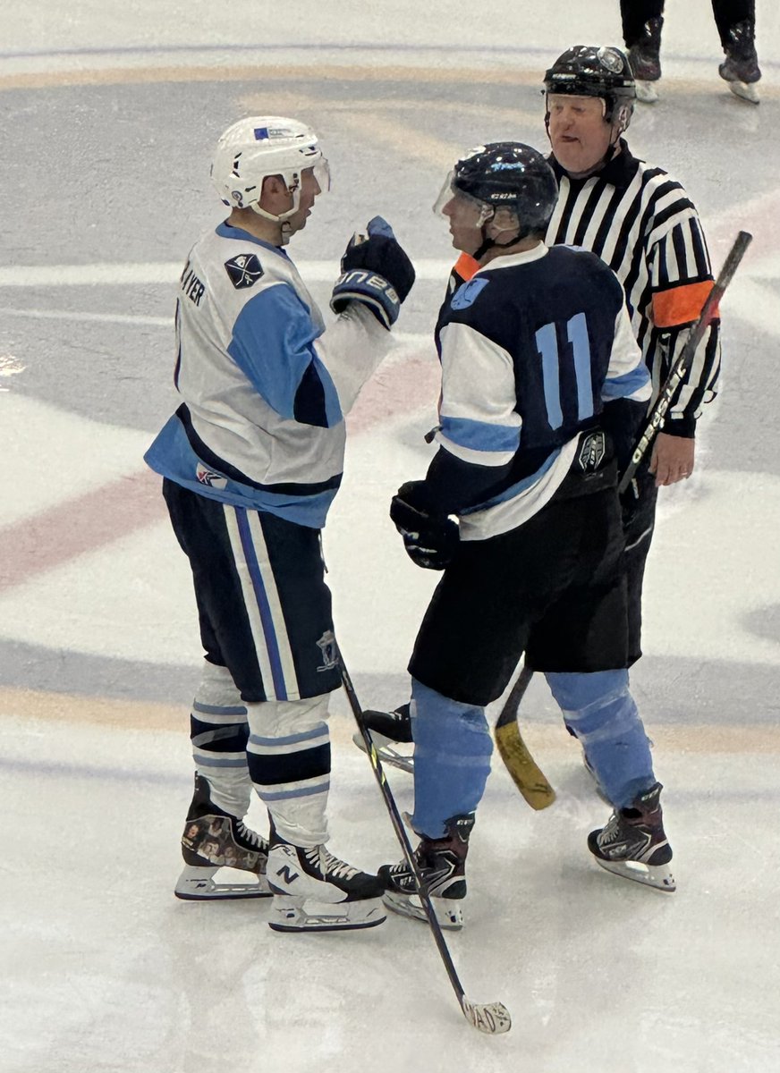 Before the start of the 2nd of their @11DayPowerPlay game, there’s pesky rodent @7thManSabres trying to intimidate @DJJickster… the red was having nothing to do with that…

#GoNuts