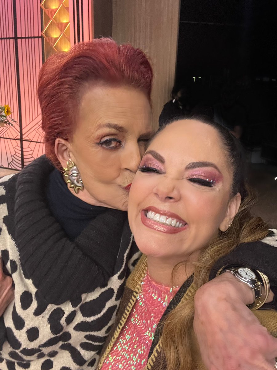 No lo creo aún , que tristeza pero que honor haberla conocido hace tantos años y contar con su amor , lo siento muchísimo , mi más sentido pésame a su familia , que gozadera vivimos contigo #Talinafernandez ¡ Vuela alto! #QEPD