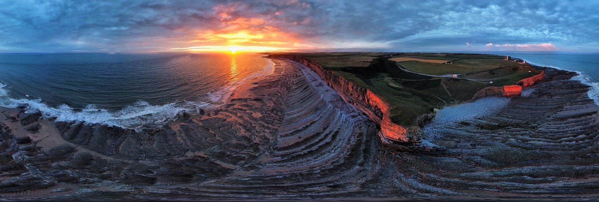 themarkhawkins's tweet photo. Sunset at Nash Point
#dji #djimini2 #nashpoint #sunset #sunsets #wales #valeofglamorgan https://t.co/Tct6iuyKri