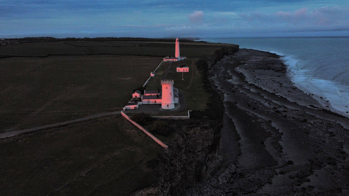 themarkhawkins's tweet photo. Sunset at Nash Point
#dji #djimini2 #nashpoint #sunset #sunsets #wales #valeofglamorgan https://t.co/Tct6iuyKri