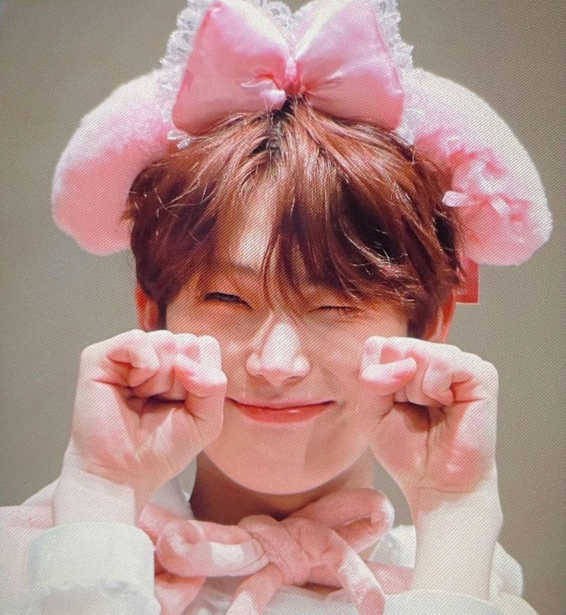 •♡Looking 4 moots♡•

#AMBISVERSE 
day 3>

 •new to #kpoptwt &amp; #studytwt
• infj - 09L
• ♡ music jpop &amp; kpop 
- dive, fearnot, engene, moa, stay, atiny, luné and more..all fandoms are welcome !!
• ♡ art, kdrama, anime
• looking 4 friends aswell^^

↻ / ♡ are appreciated
