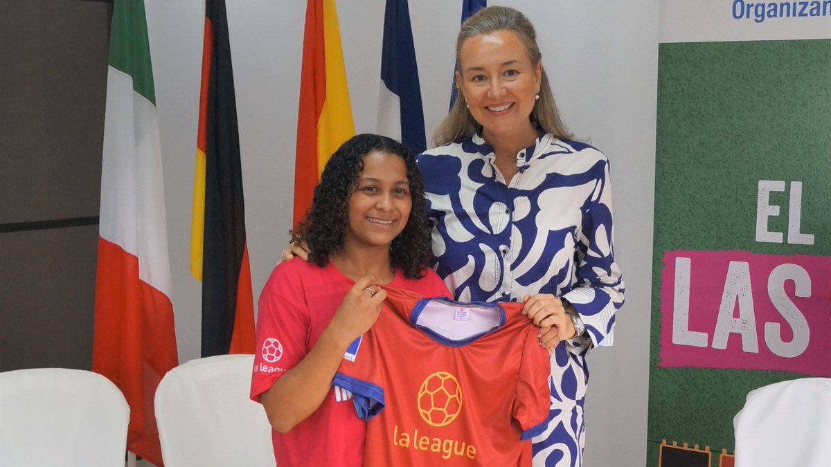 UEenNicaragua's tweet photo. Inauguran Mundial de Fútbol de “Las Chavalas de La League”. Nadine Noordam, exjugadora profesional de fútbol de la selección nacional de los Países Bajos, impartirá clínicas deportivas a jóvenes de zonas rurales que participarán en el torneo.

Leer más: https://t.co/Mk7Z6IIovh https://t.co/2hoM4vv9ek