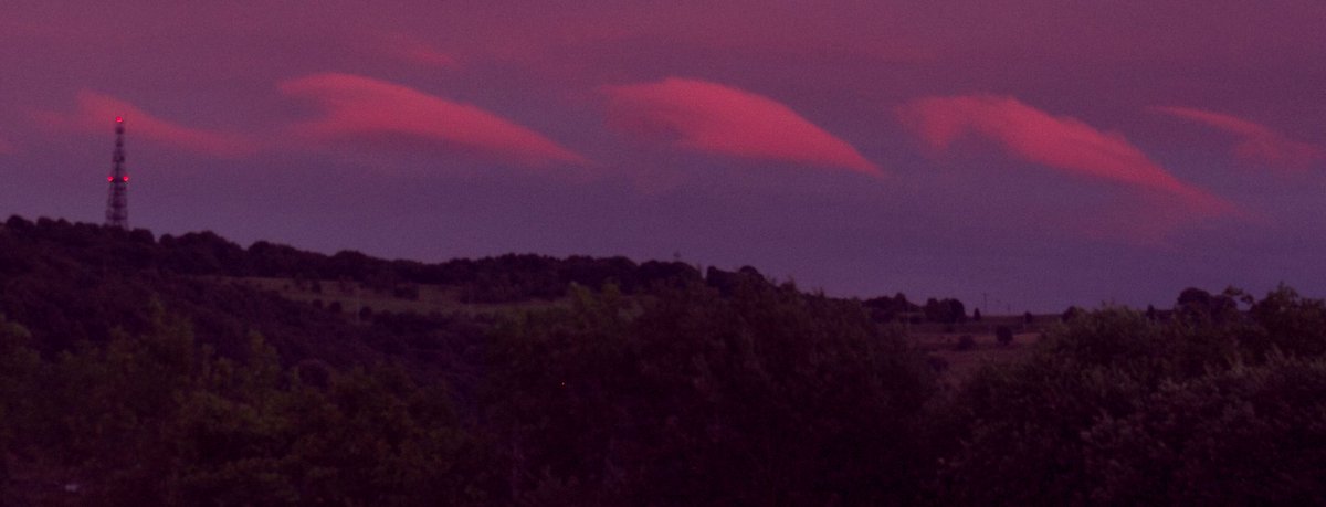 asephotographer's tweet photo. Dolphin Clouds above Elland @Hudsonweather https://t.co/ad9i2e6ss4