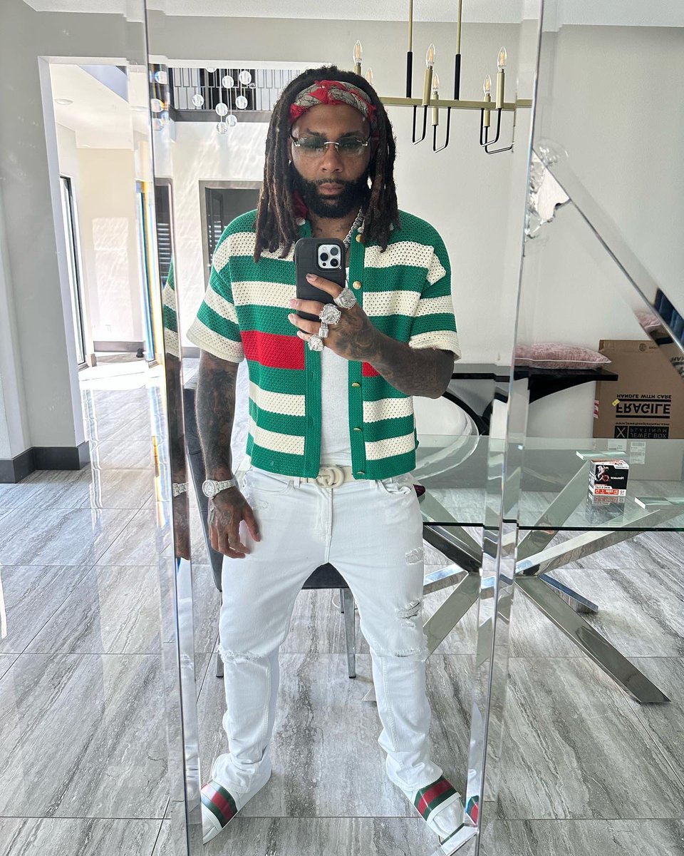 MoneyMan's tweet photo. You can try and save the 🌎 they gon still hate https://t.co/KZFUmXGwNq
