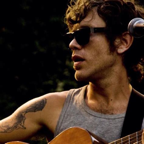 Miguel Bueno es un compositor y músico sevillano que realiza canciones con tonos folk y blues y trazas de un salvaje rock con ineludible acento andaluz. La semana que viene estará en la X edición de El Sur en los Pirineos. Vente!
#XSurEnLosPirineos