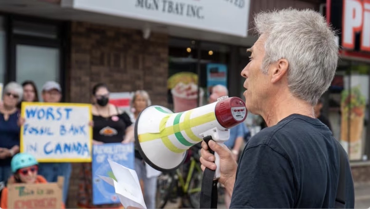 @350Canada Here's one from our action today. Photo credit: Sarah Law/@CBCThunderBay. 

#AnemkiWiikwedong #ThunderBay #TBay #TBayLovin
#ThunderBayCaresAboutClimate #ClimateEmergency #OurHomeIsBurning #ClimateActionNow