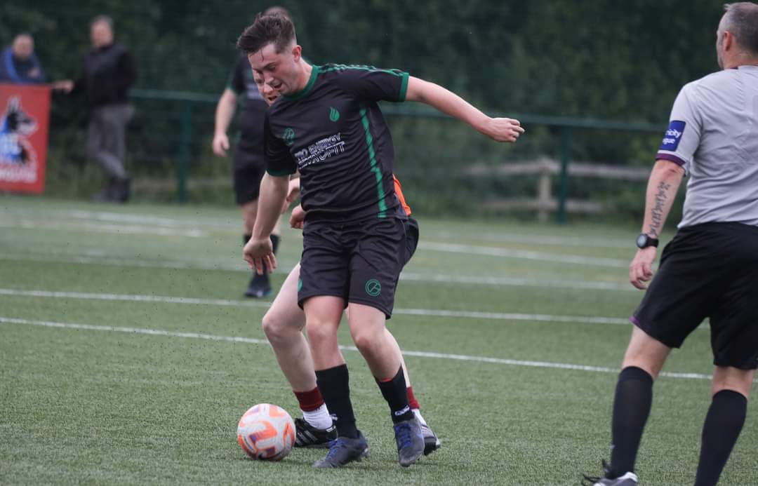 cryptofctoken's tweet photo. Pro Energy Retrofit in action at the Limerick Interfirm Football Tournament ๐
#GrassrootsFootball #IrishFootballLove #PlayerSelectStyle #IrishJerseyPride #GAACommunity #SportingStyle #GameReady #PickYourJersey #FootballInFashion #LocalHeroesGlobalGame #FootballKitPromo https://t.co/qQPFwzMwpG