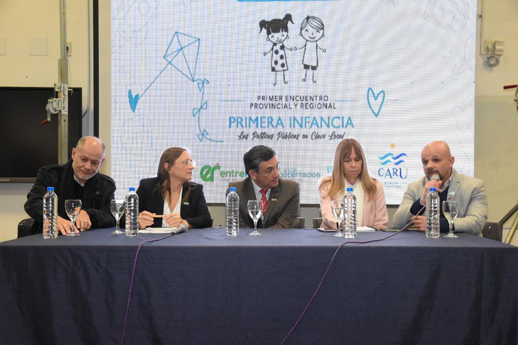 defensoria_nnya's tweet photo. La Defensora @marisa_graham_ participó en el Encuentro Interprovincial y Regional de #PrimeraInfancia “Las políticas públicas en clave local” en @uneroficial donde disertó sobre "Acceso a derechos en contextos de #desigualdad". https://t.co/9Uh6HKif0L