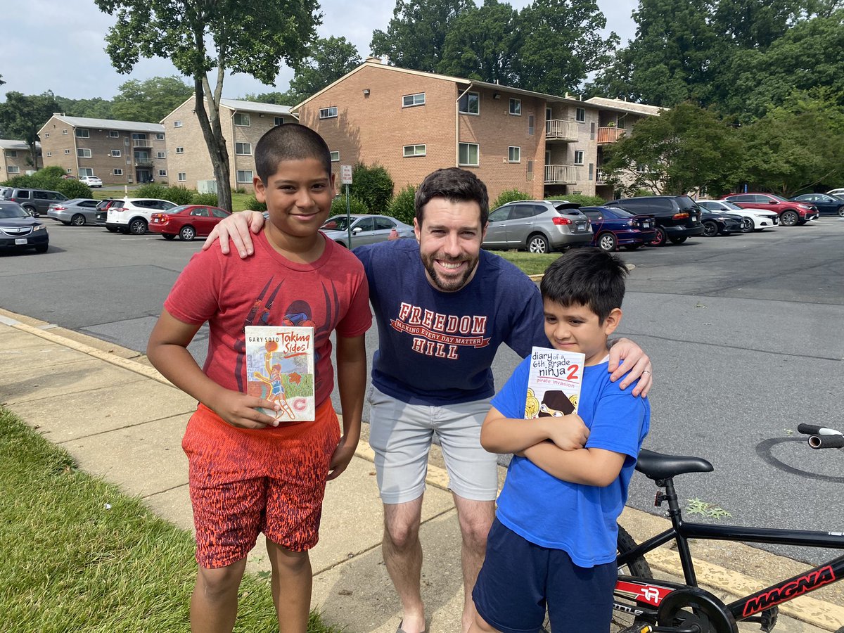 So much fun at the first stop on the FHES Bookmobile!  Thanks <a href="/MsLaynesClass/">Jessica Blumer</a>, <a href="/MaryGutenson/">Mary Gutenson</a>, Mrs. Lauture, Mrs. Witt, and <a href="/DrZapadka/">Nick Zapadka</a> #fhhighlights