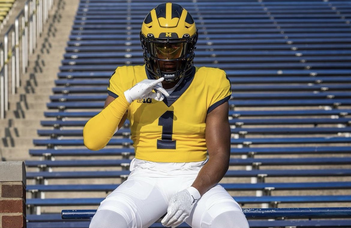 BREAKING: 2024 4⭐️ LB Jeremiah Beasley has committed to Michigan! 

The 6’1 210 pound prospect from Belleville, MI chose the #Wolverines over Penn State, Florida, Tennessee, Michigan State and 25+ others