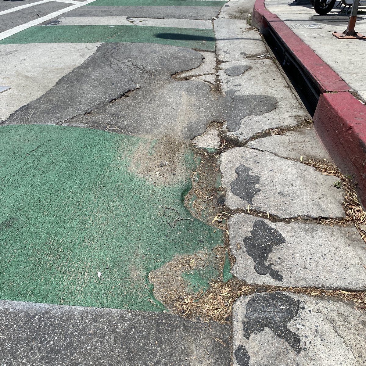pplpoweredmedia's tweet photo. Here's some of what we saw today: 

- extremely rough road
- trash/debris/glass in the bike lane https://t.co/QVs1PhKNC9