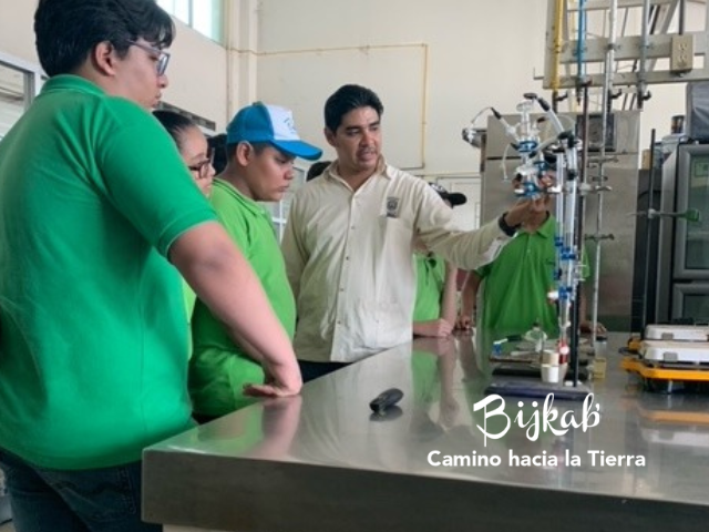 bijkab_UJAT's tweet photo. Talleres de UMA de cocodrilos a cargo de Dr. Marco Antonio López Luna y el Centro de Acopio 
 y Tratamiento de Residuos (catre)  de @bijkab a cargo del Dr. José Ramon Laines Canepa y M.C.A. José Aurelio Sosa Oliver. https://t.co/lvEmBeYGbT
