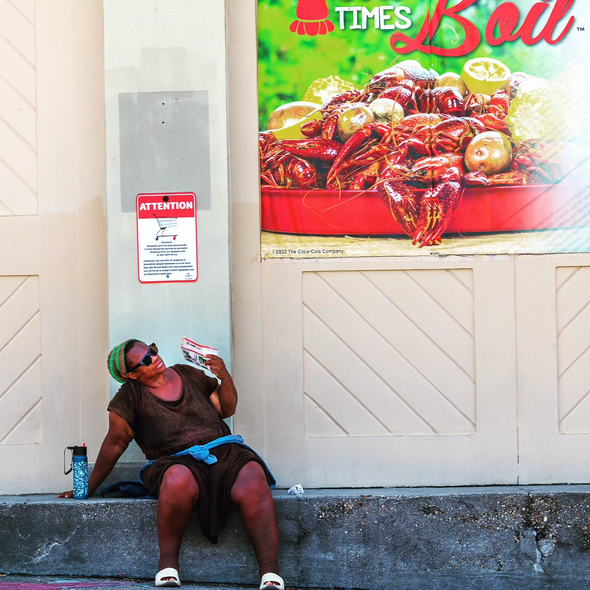 When a picture of #hot boiled crawfish actually looks cooler than the people battling a #heatwave. A woman fans herself in #neworleans  as the #heat index reaches 110 degrees on Wednesday.

📸Chris Granger