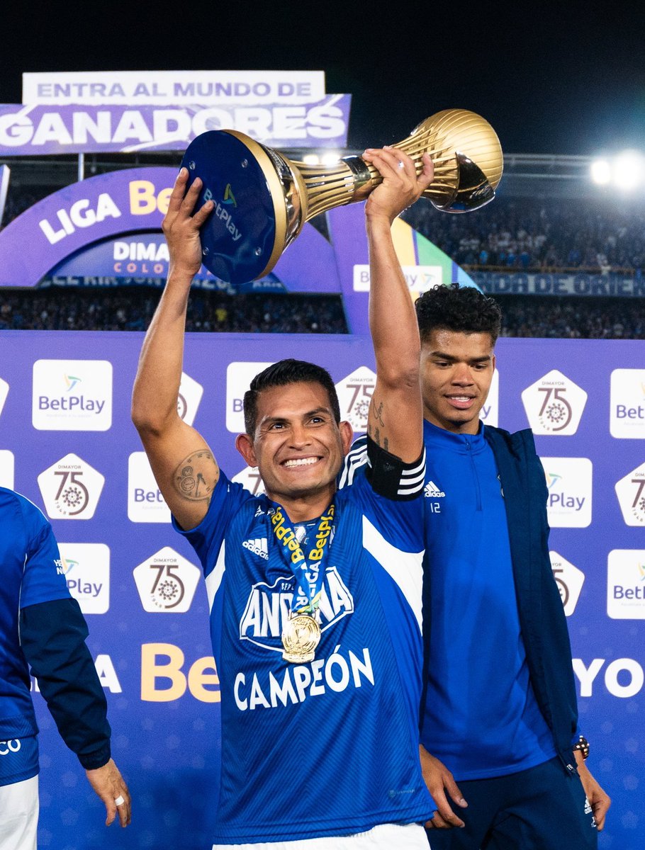 azul_dimension's tweet photo. Millonarios consigue su estrella 16 🌟 en 77 años de historia en una final soñada contra el rival más acérrimo que tiene hoy por hoy.

Así que vamos a recorrer el camino al título fecha por fecha y gol por gol Ⓜ️⚽️

Comencemos 🧵 https://t.co/AUqsIkZQtO