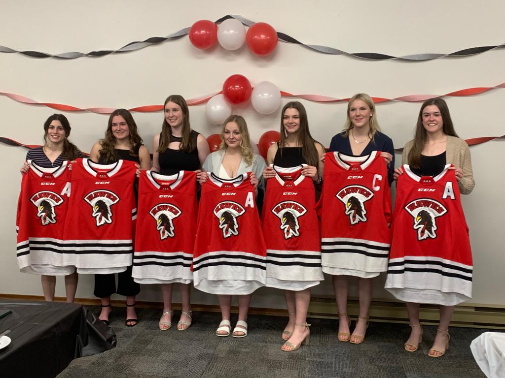 Congratulations to our PV Hawks graduates! We wish you all the best in your future endeavours!
Gracie Carels, Marissa Fehr, Caitlin Anderson, Mya Pearce, Kaylee Franz, Erica Fijala and Emily Foster.