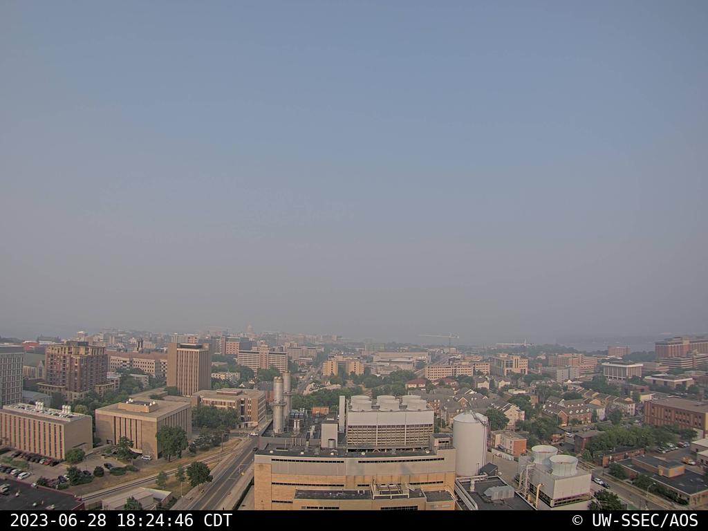 Todays highlights: [O3] = 105 ppb, PM2.5 = 259 ug / m3 (1hr avg). Photo courtesy of <a href="/UWSSEC/">UW-Madison SSEC</a> <a href="/UW_AOS/">UW Atmos/Ocean Sci</a>
