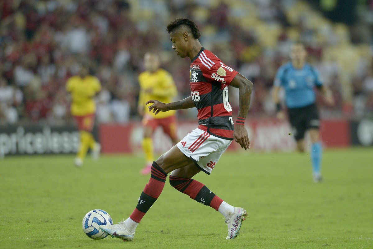 Noite de libertadores.
Classificação ✅
Vamos @flamengo 
#gratidaoadeus 🙏🏾🙌🏾