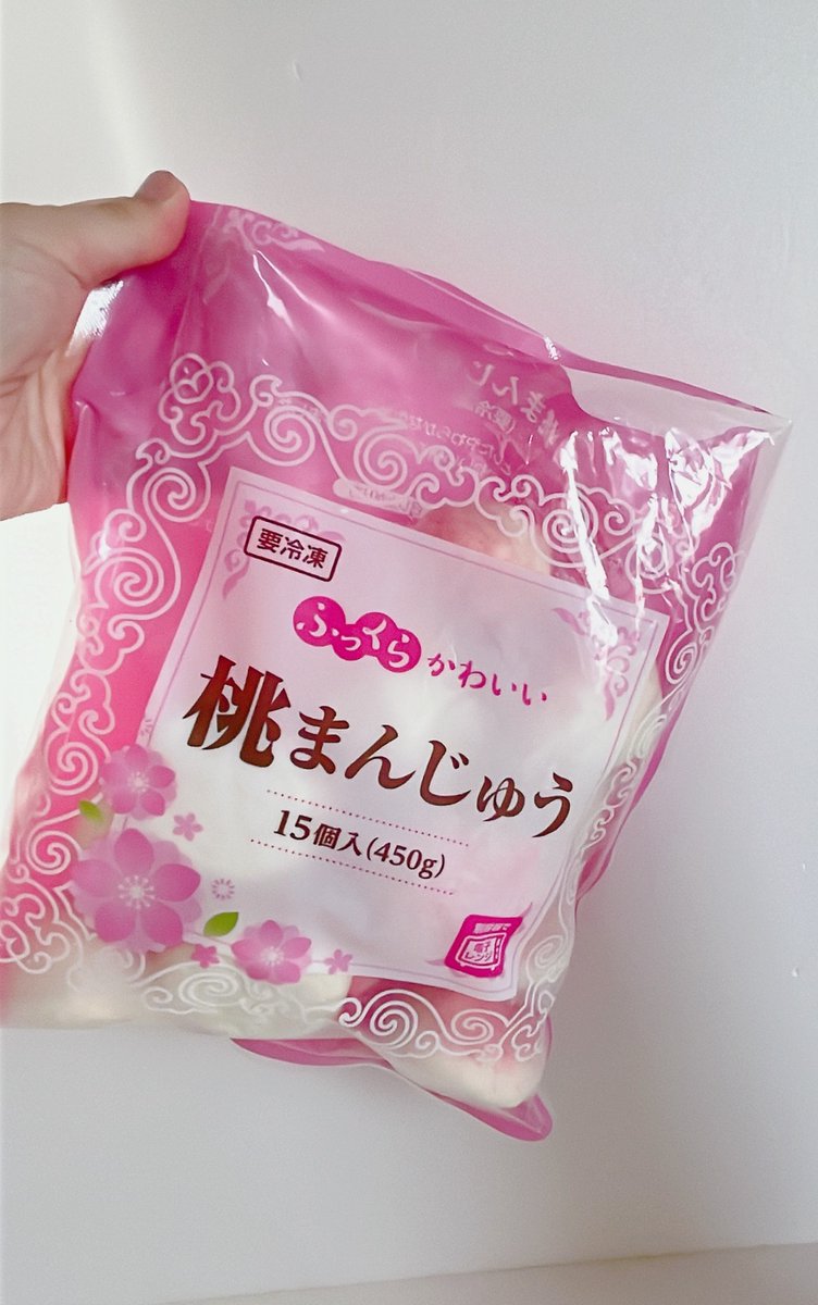 tamukatusan's tweet photo. 業務スーパーの可愛い【桃まんじゅう】リピしたよ😍サイズ感も小さめ！3口くらいかな(笑)こし餡がしっかり入っててとっても美味しいよ✨️サッと水に通してレンチンするんだけど底がベチャッとなるのが少し気になったかな🥹15個入(450g)348円 https://t.co/IKcKJRTcwS