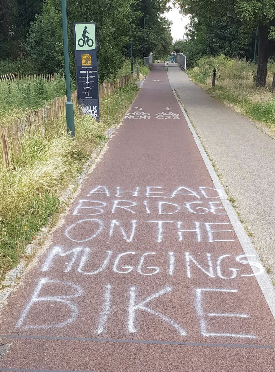 This is Lea Bridge Road in Waltham Forest, well known problem spot amongst local cyclists but why isn’t anything being done about this to make us feel safer? <a href="/Labourstone/">Labourstone</a> <a href="/willnorman/">Will Norman</a> <a href="/metpoliceuk/">Metropolitan Police</a>