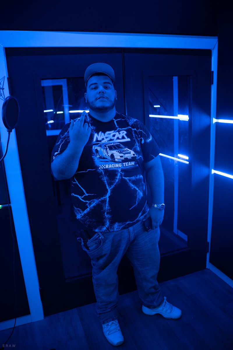 YoungKelzProd's tweet photo. Big 27 vibes, I brought this one in doing what I love 🖤💪🏼🎂🌎

#happybirthday #june29th #vibes #studio #nascar #itsmyworld #music #recordingstudio https://t.co/meTgO771rV
