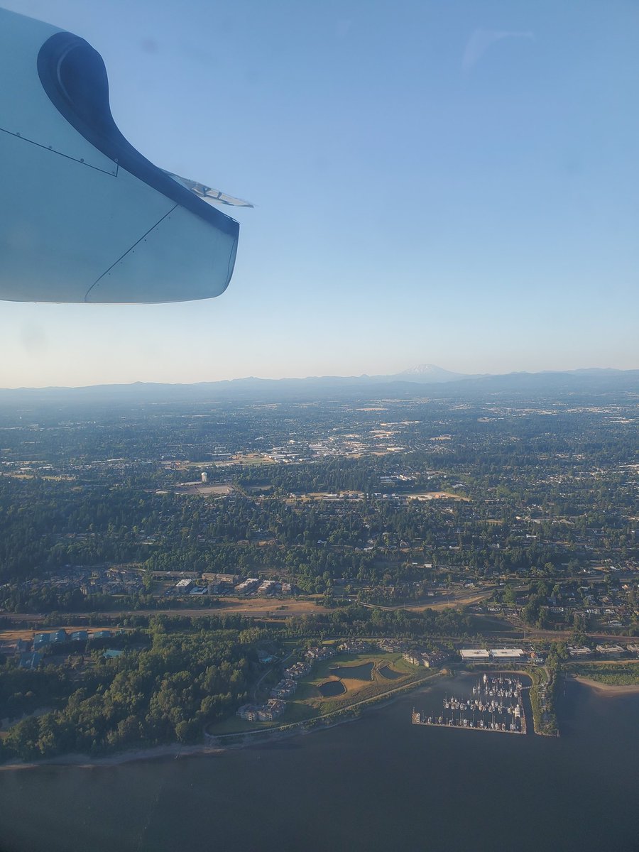 Another #wingseatwednesday brought to you by @AirCanada bringing me safely home from #pdx to @yvrairport this evening