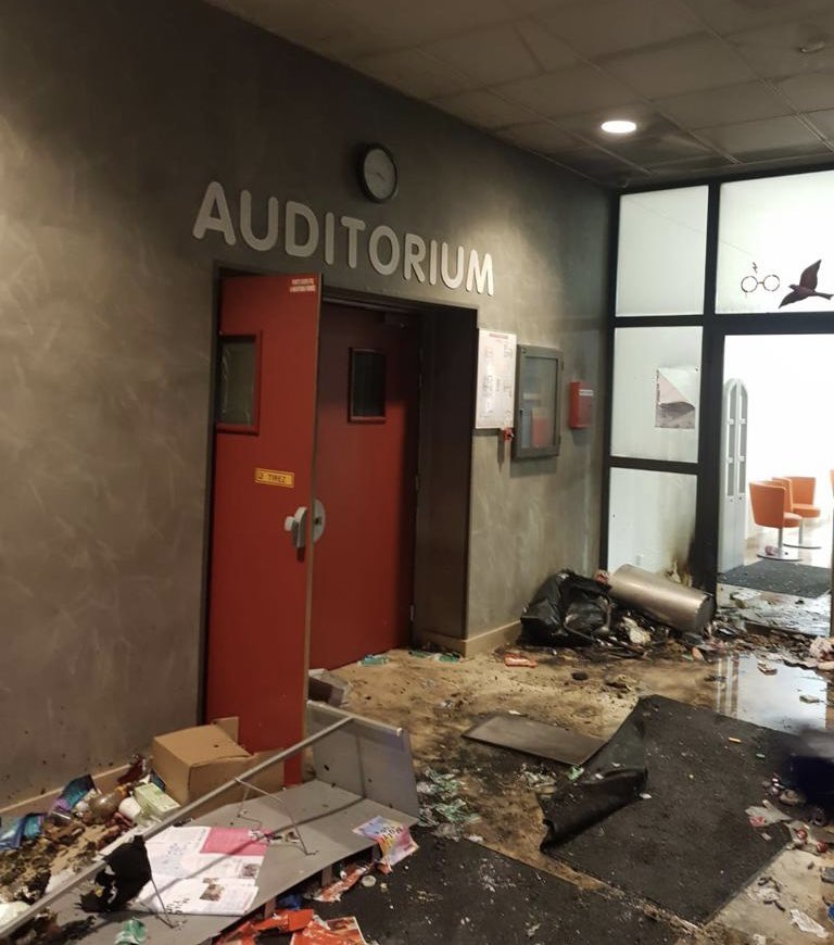 Zart_b's tweet image. Une école maternelle dégradée, les véhicules de la police mun calcinés, la médiathèque &amp;amp;le service logement incendiés à @neuilly_marne. Terriblement choqué par autant de sauvagerie contre la République. La peine et la colère ne justifient ni n’excusent le chaos #emeutes #nanterre