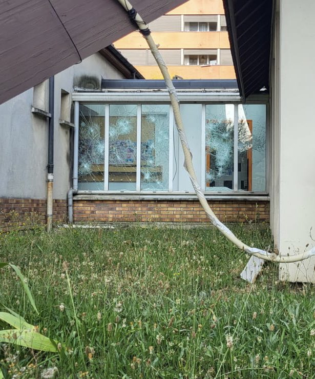 Zart_b's tweet image. Une école maternelle dégradée, les véhicules de la police mun calcinés, la médiathèque &amp;amp;le service logement incendiés à @neuilly_marne. Terriblement choqué par autant de sauvagerie contre la République. La peine et la colère ne justifient ni n’excusent le chaos #emeutes #nanterre